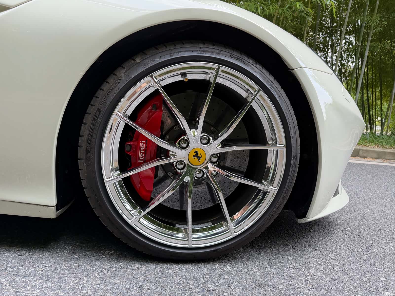 Ferrari F12ber, 2013 4
