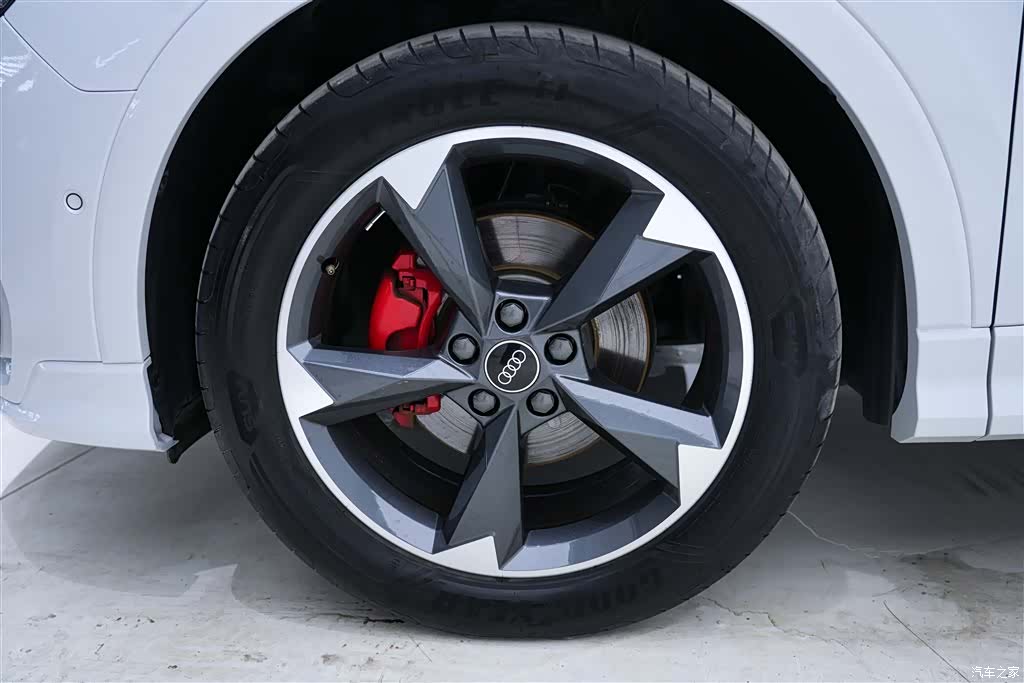 Audi Q3, 2022 11