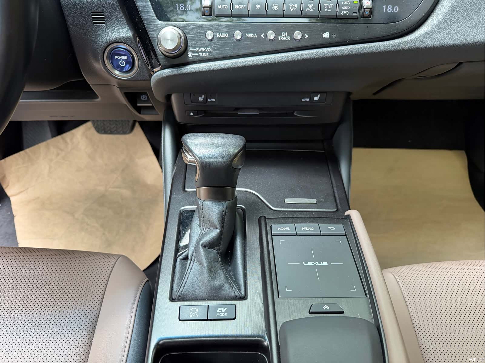Lexus ES, 2022 9