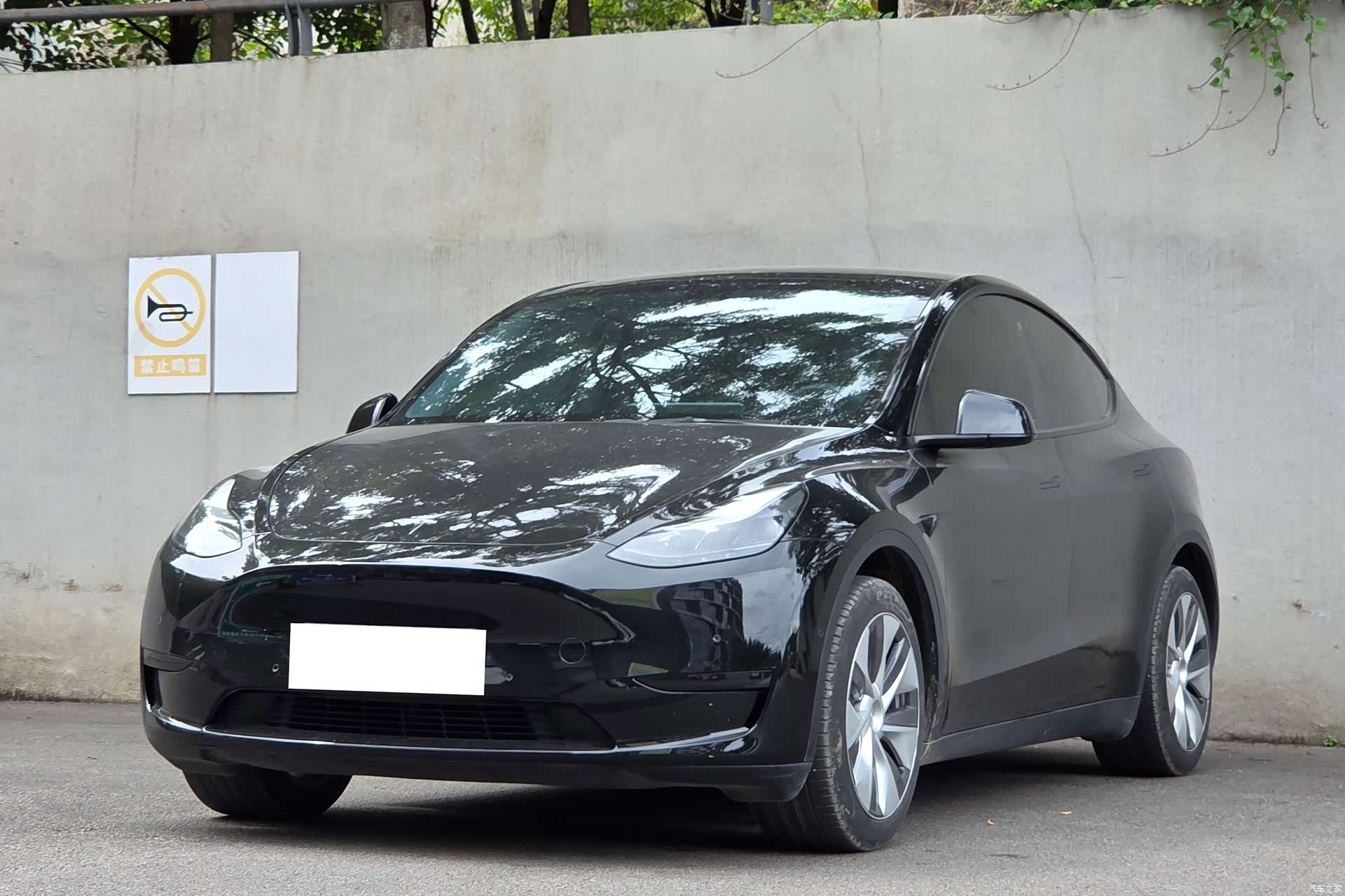 Tesla Model Y, 2023 1