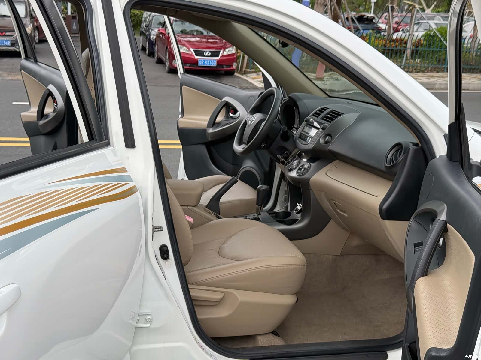 Toyota RAV4, 2011 8