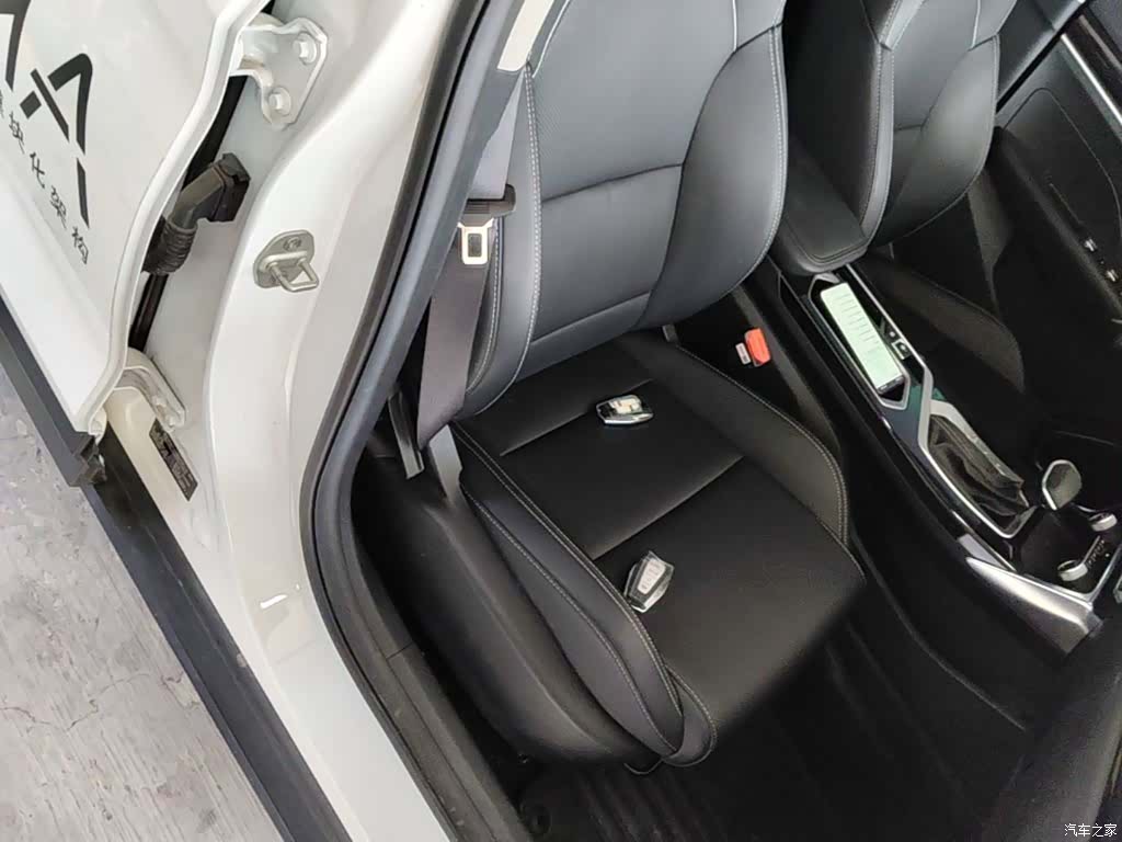 Geely Coolray, 2025 25