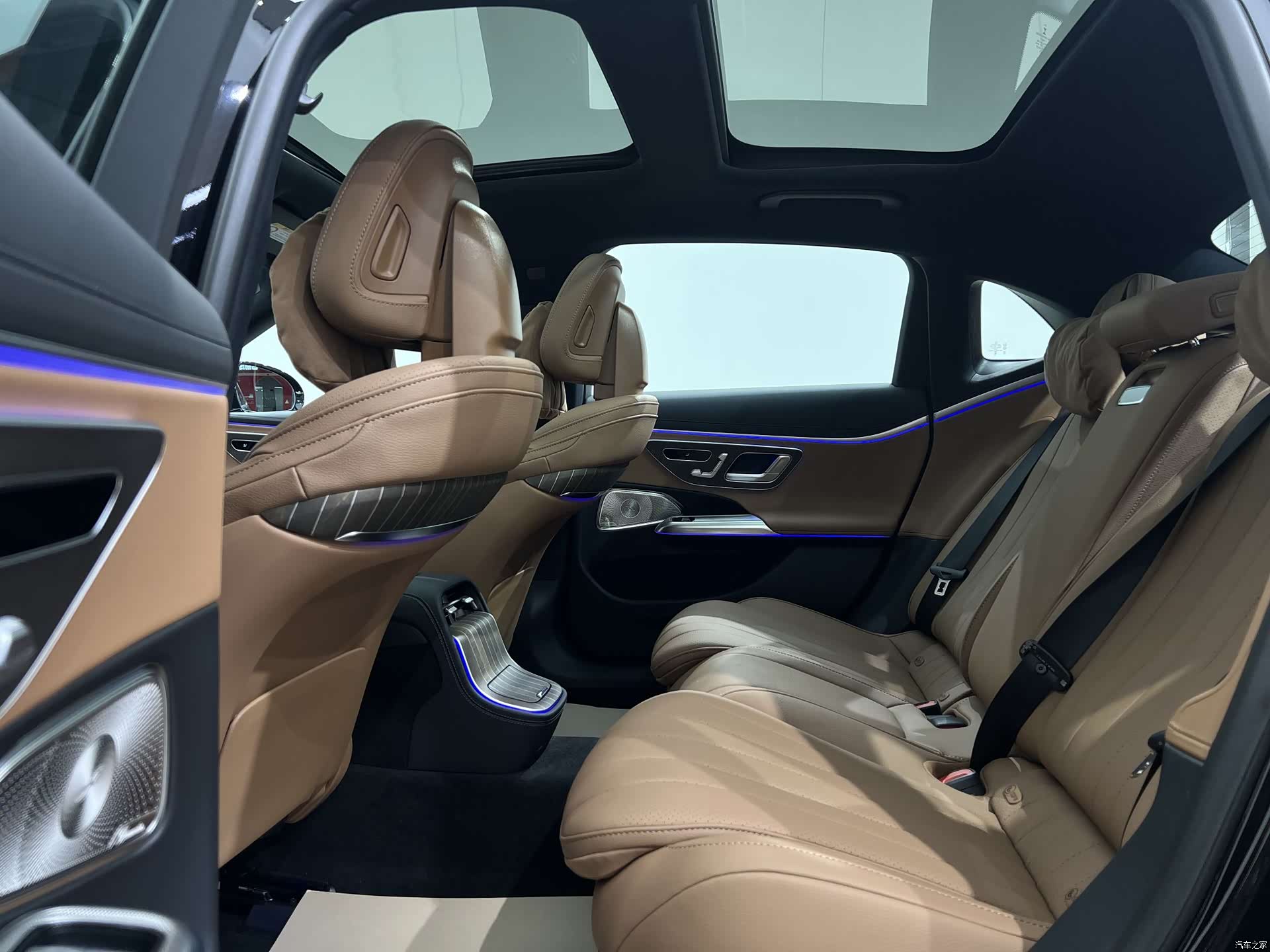 Mercedes-Benz E-Class, 2026 8