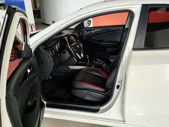 Changan Eado XT 2015 1.6L МКПП jun ku xing guo V