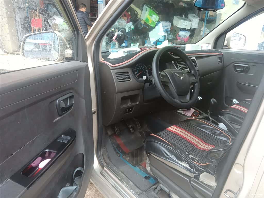 Wuling V, 2018 14