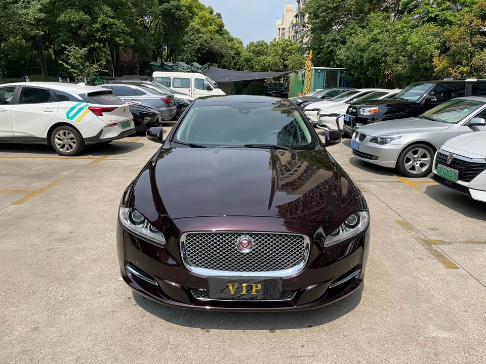 Jaguar XJ