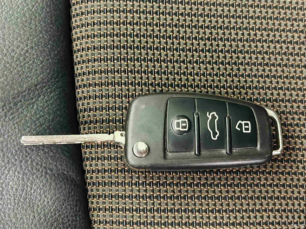 Audi Q3, 2018 13