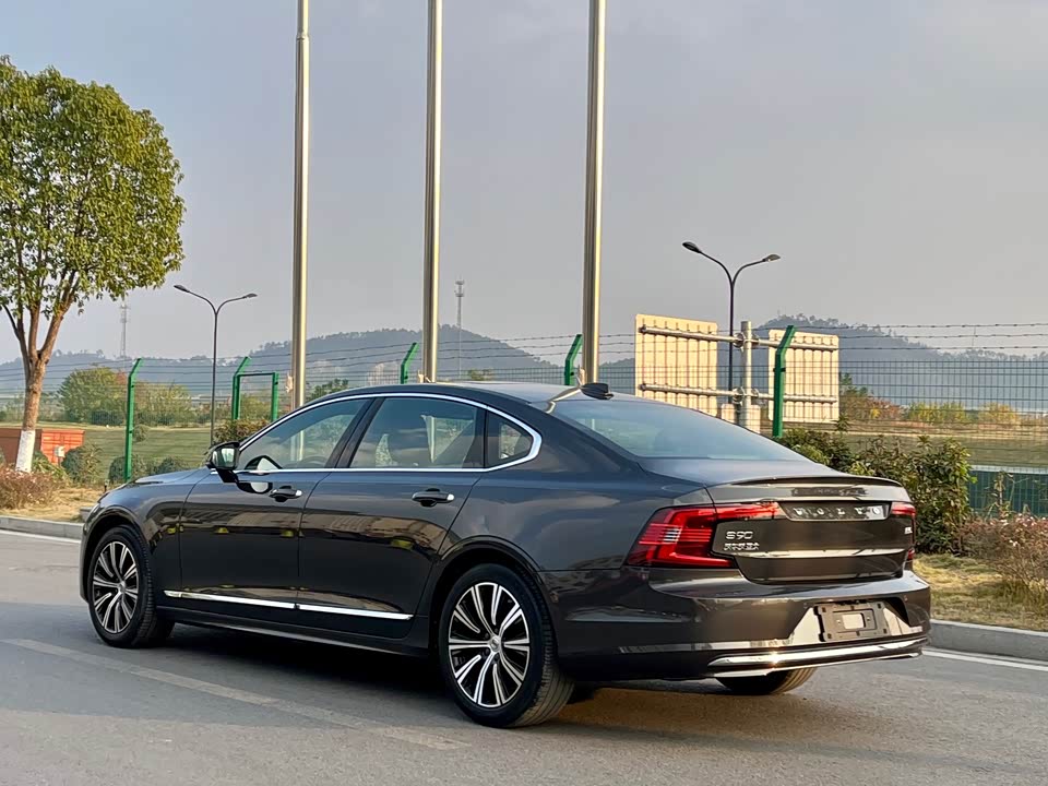 Volvo S90
