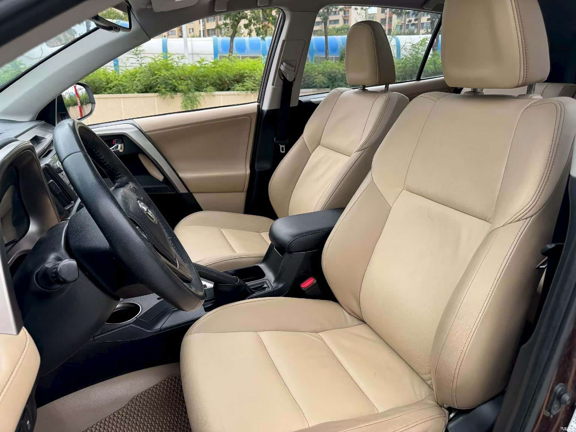 Toyota RAV4, 2014 4