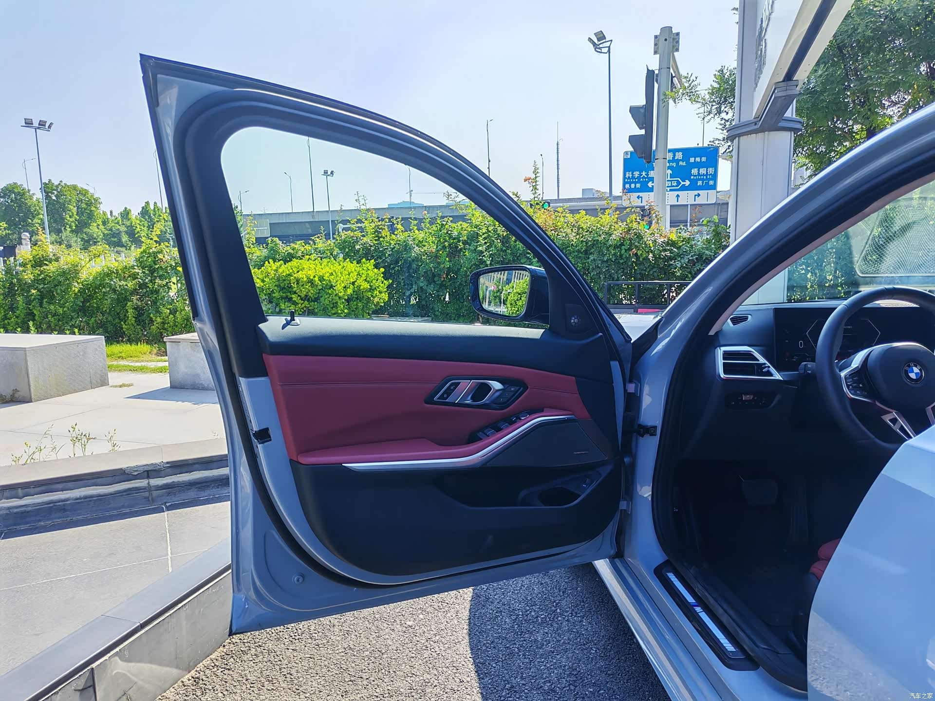 BMW 3 Series, 2025 10