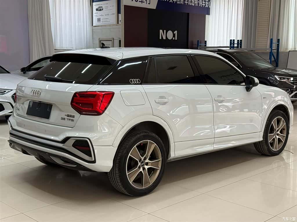 Audi Q2L, 2023 4