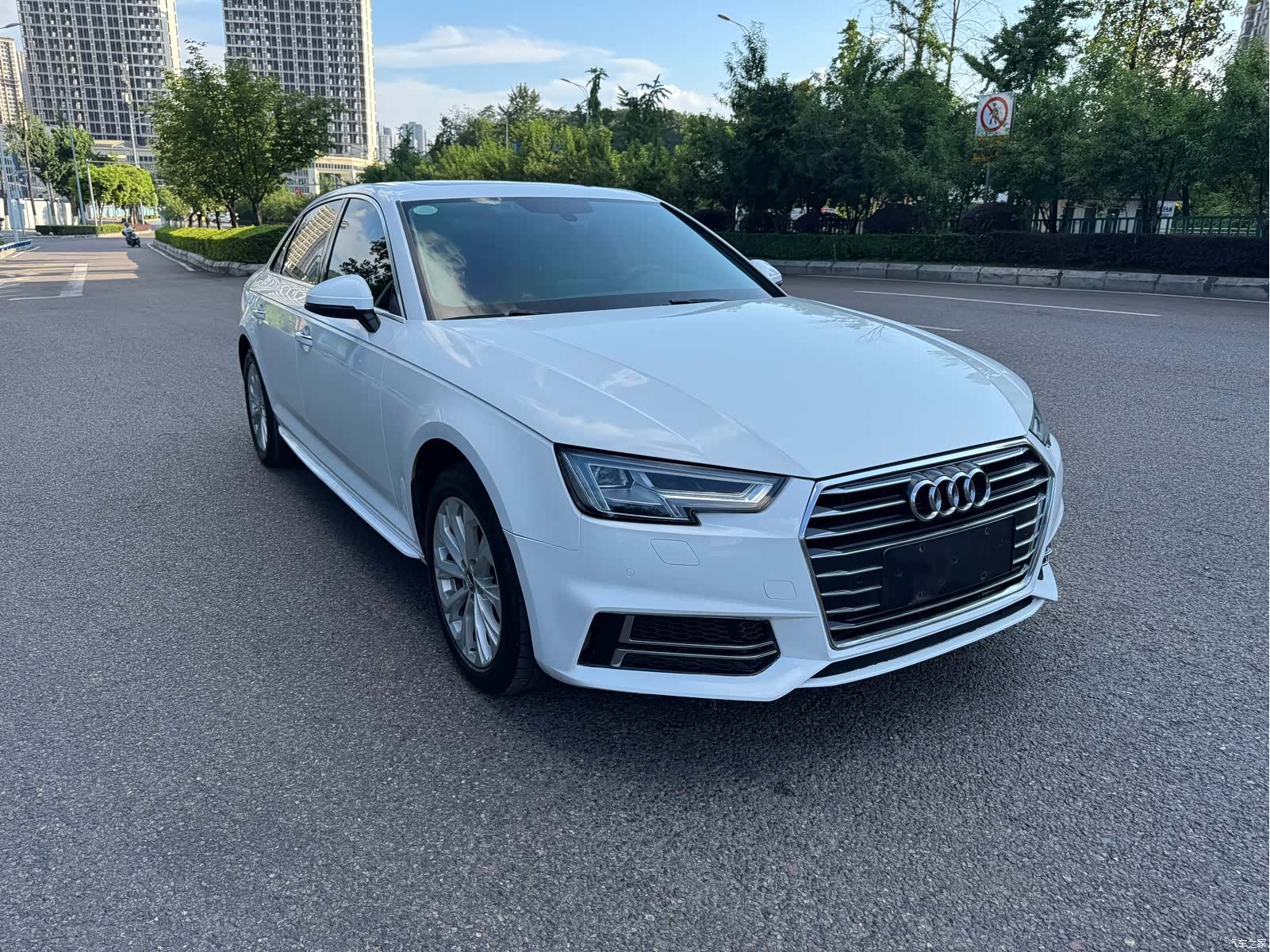 Audi A4L, 2019 3