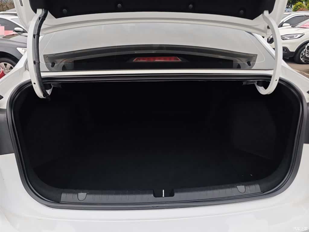 Geely Emgrand, 2023 19