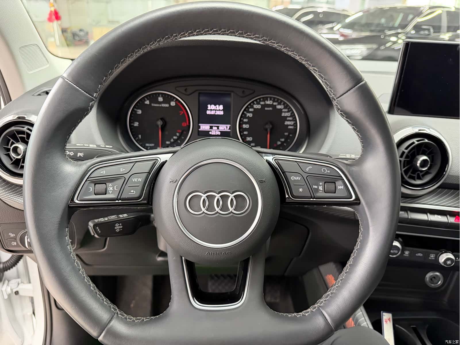 Audi Q2L, 2023 12