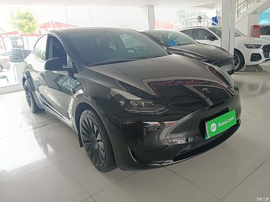 Tesla Model Y, 2023 4
