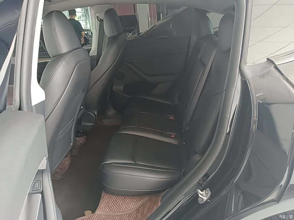 Tesla Model Y, 2023 17