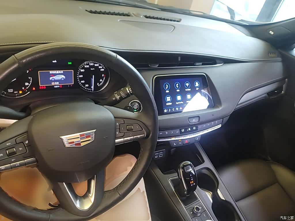 Cadillac XT4, 2021 10