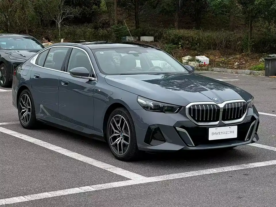 BMW i5
