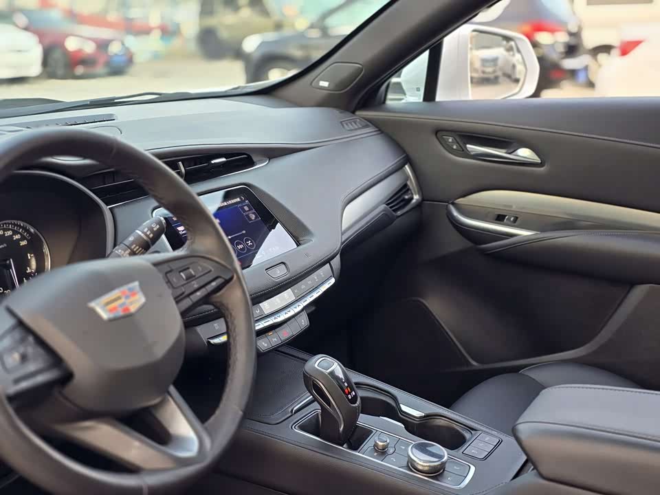 Cadillac XT4