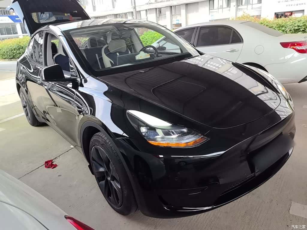 Tesla Model Y, 2023 4