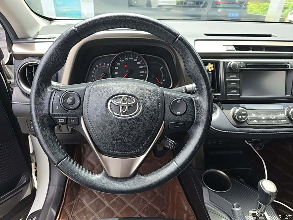 Toyota RAV4, 2014 11