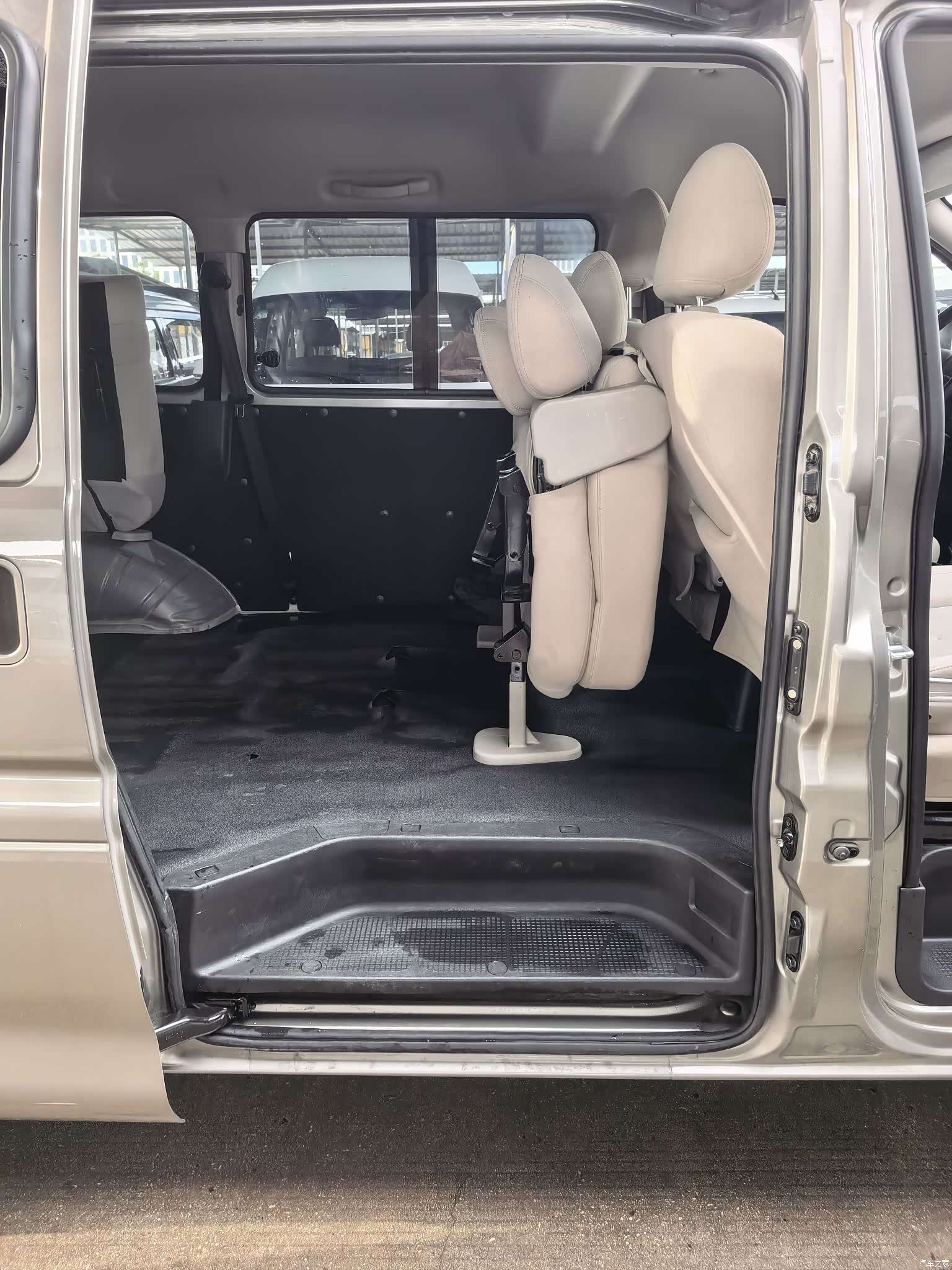DongFeng M5, 2025 11