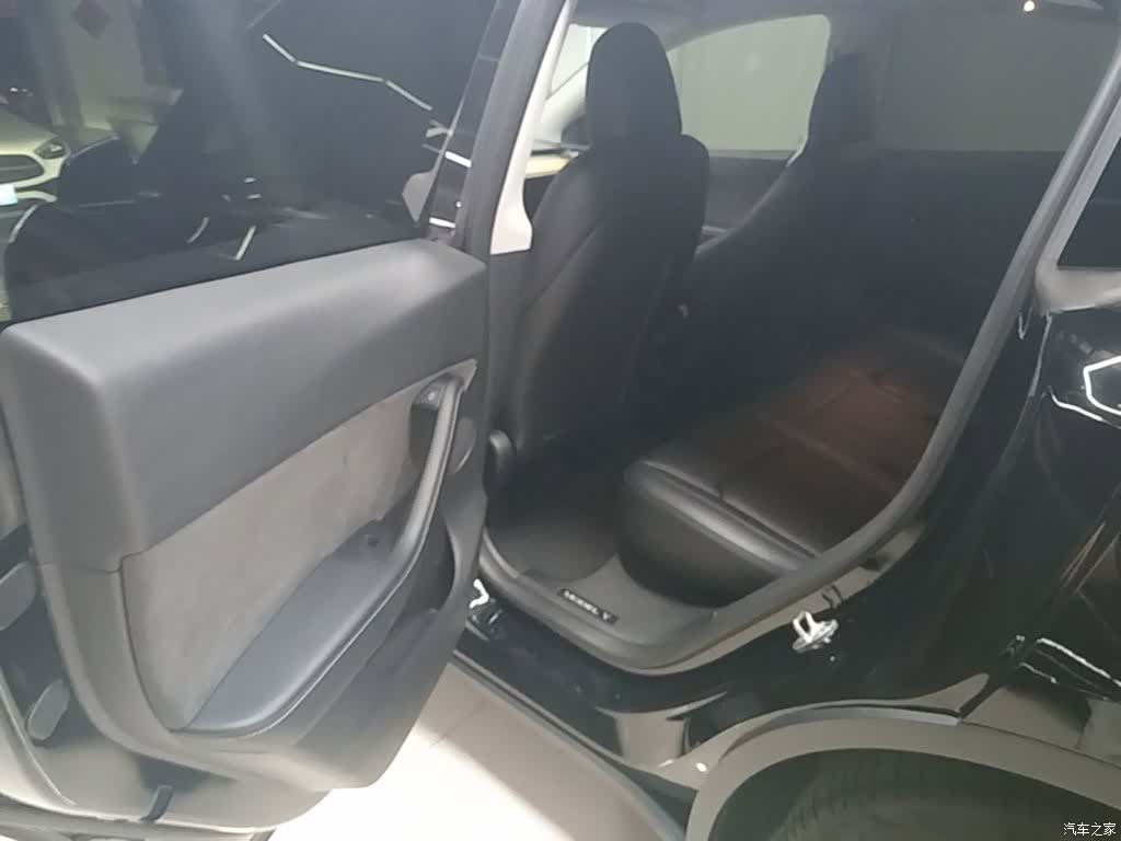 Tesla Model Y, 2023 17