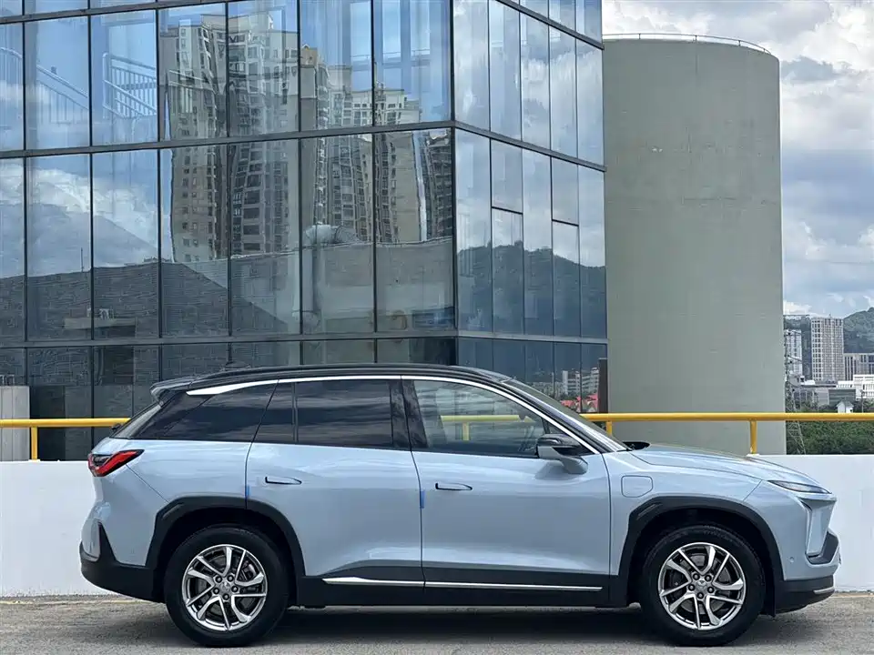 NIO ES6
