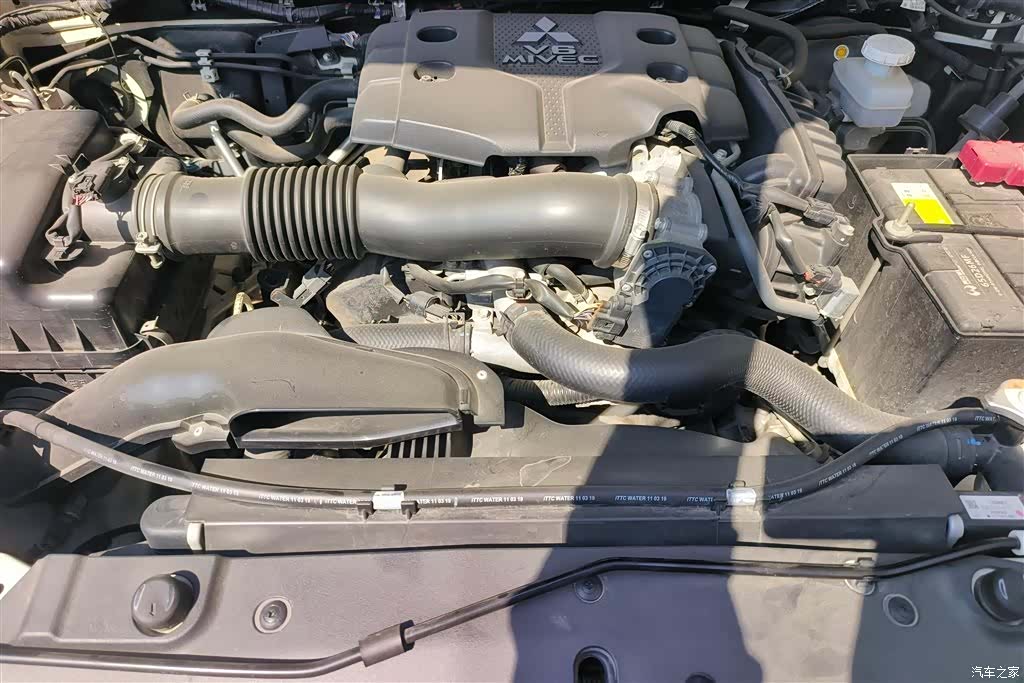 Mitsubishi Pajero, 2020 10