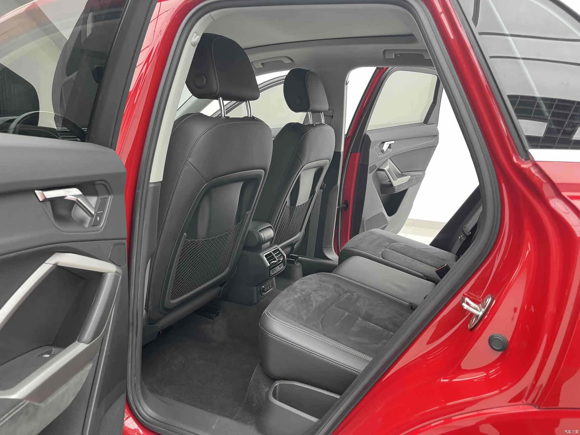 Audi Q3, 2022 10