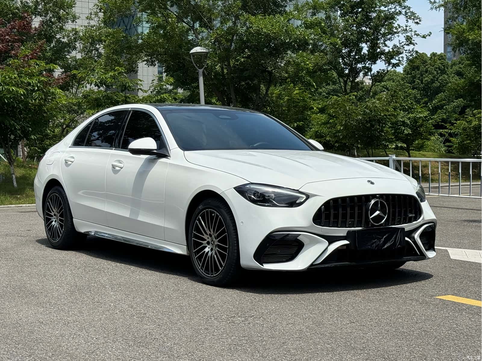 Mercedes-Benz C-Class, 2024 3