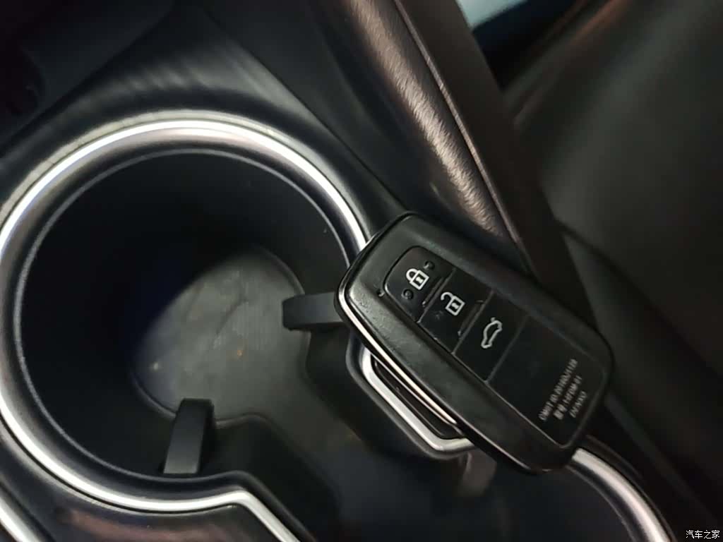 Toyota Camry, 2022 9