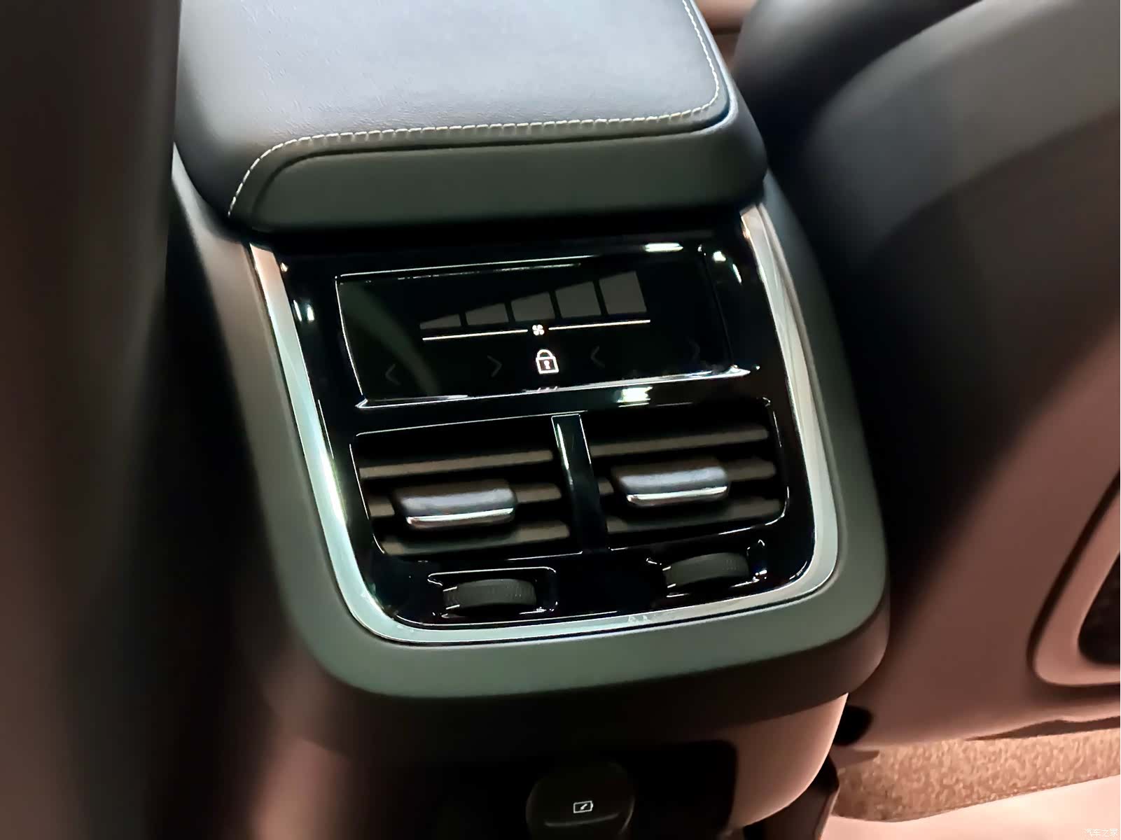 Volvo V60, 2021 25