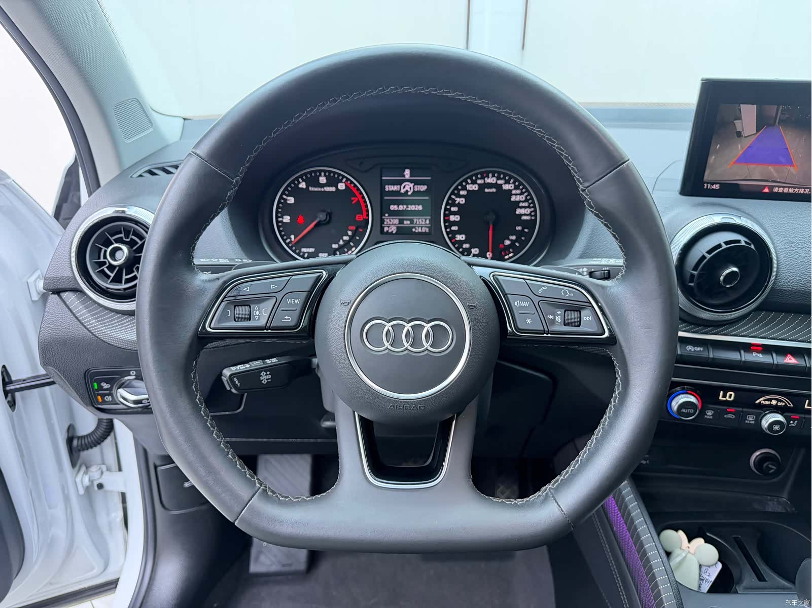 Audi Q2L, 2022 11