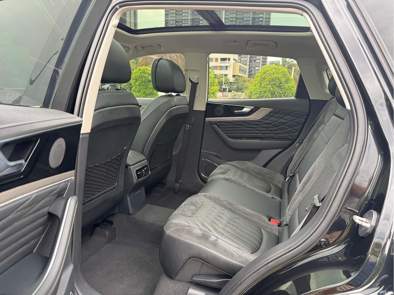 Hongqi HS5, 2023 11