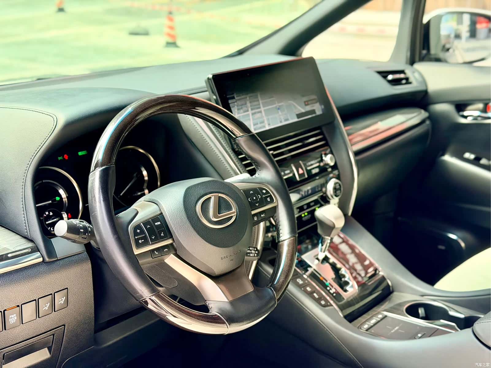 Lexus LM, 2021 6