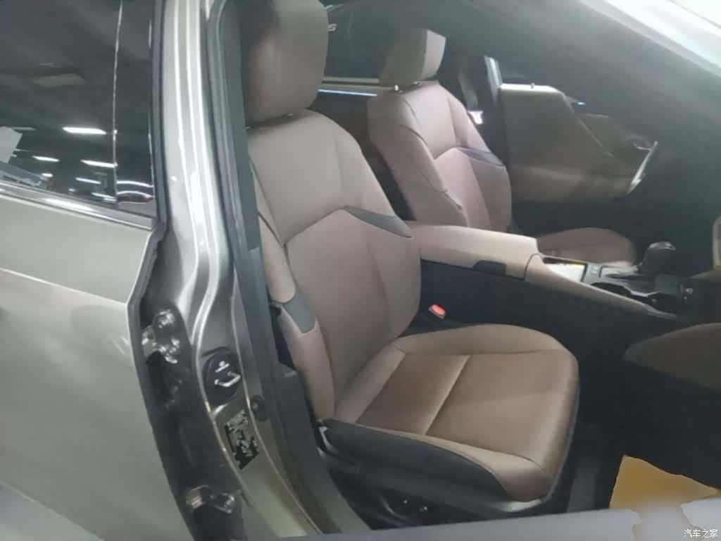 Lexus ES, 2025 25