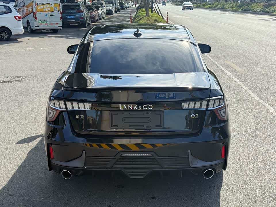 Lynk & Co 03