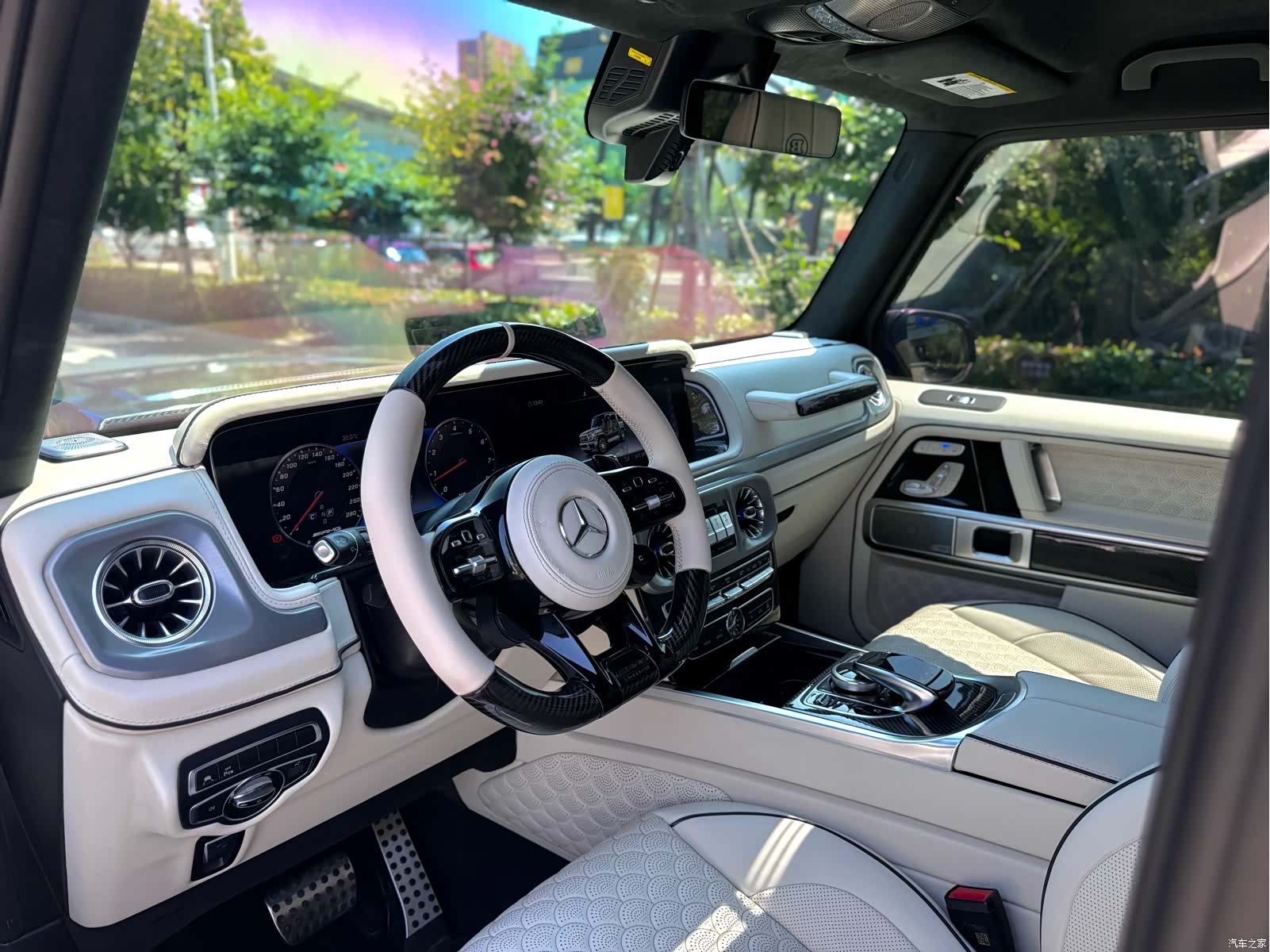 Mercedes-Benz G-Class, 2023 4