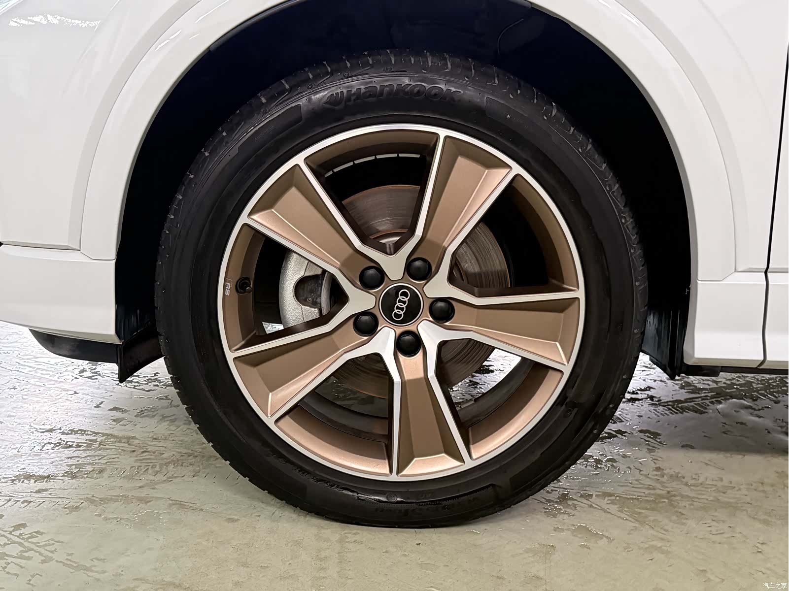 Audi Q2L, 2024 14