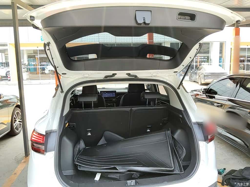 Geely Coolray, 2025 19
