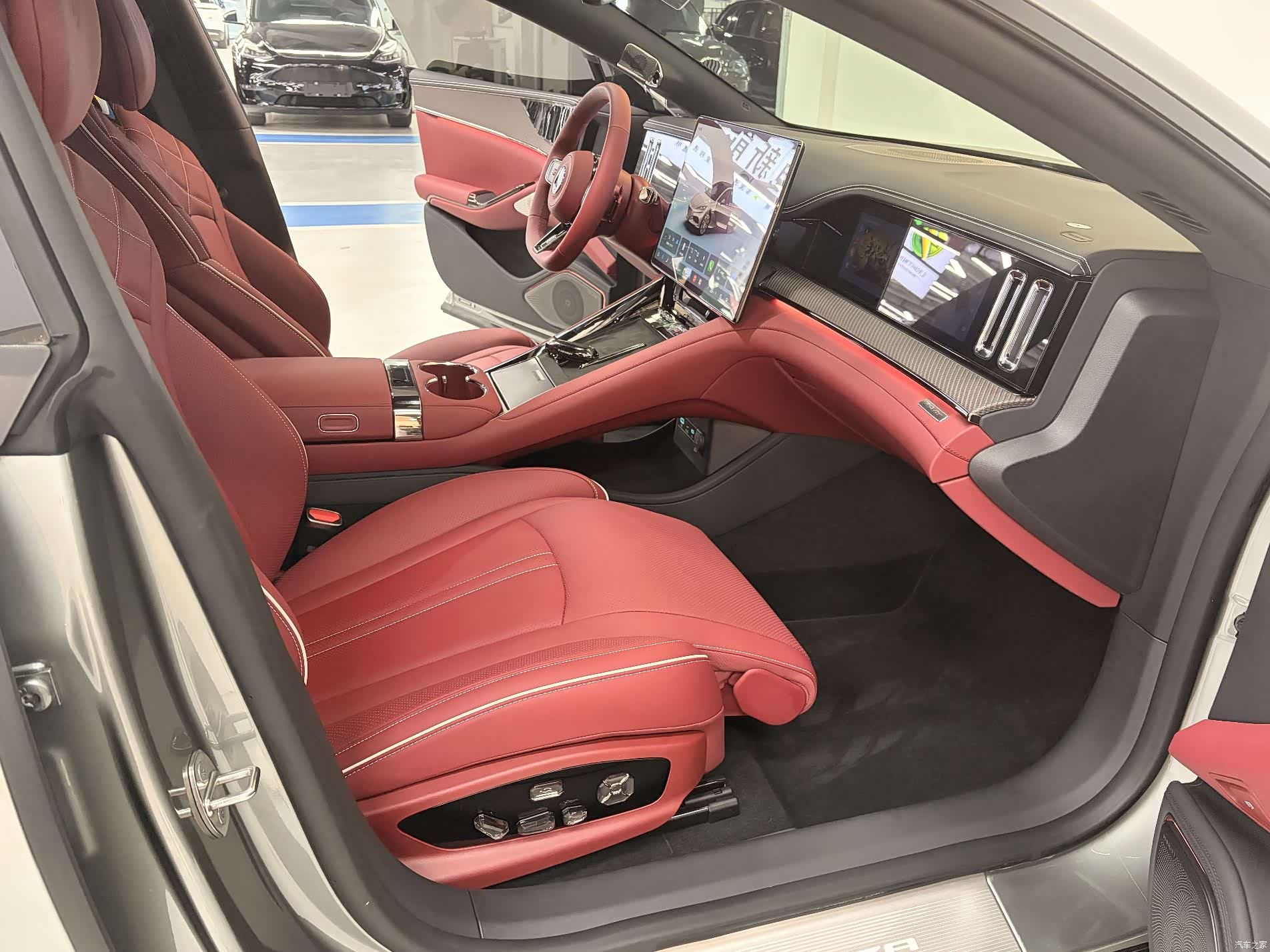 Denza Z9GT, 2026 13
