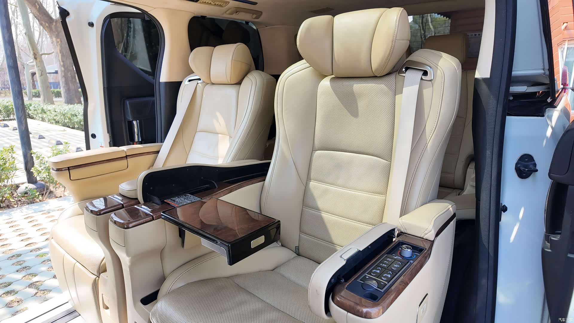 Toyota Alphard, 2017 13