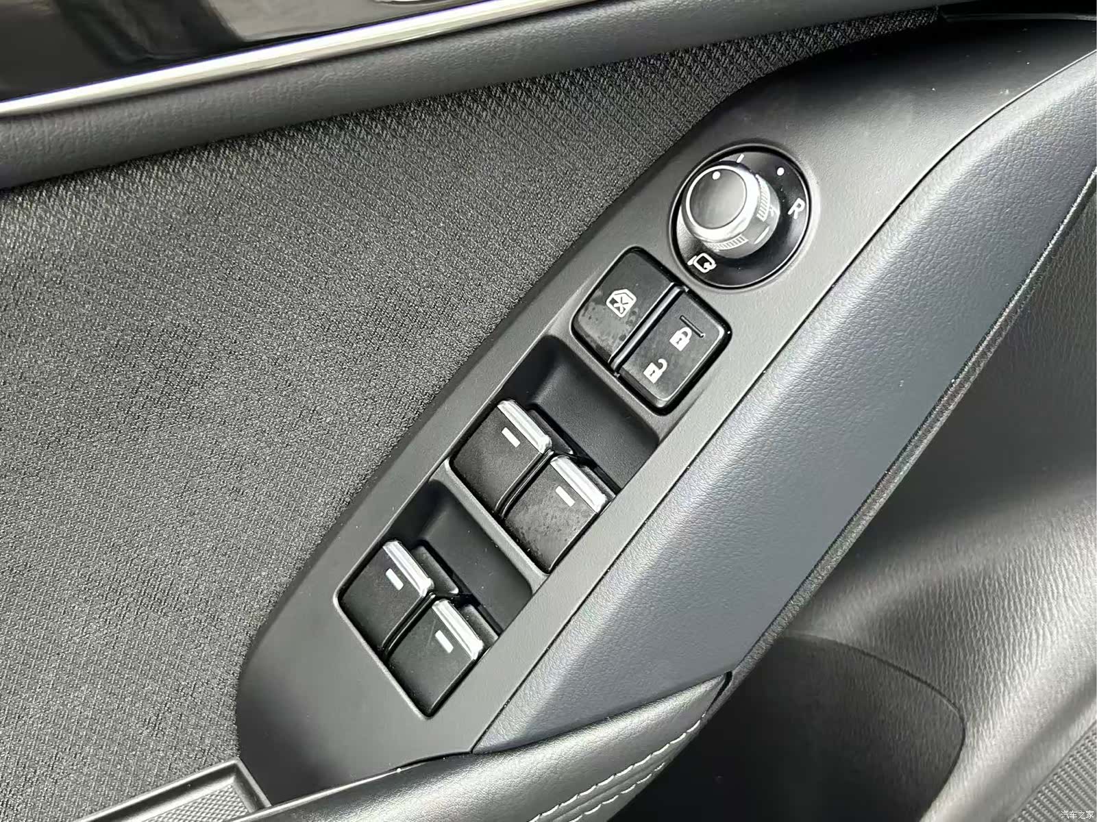 Mazda CX-4, 2023 11