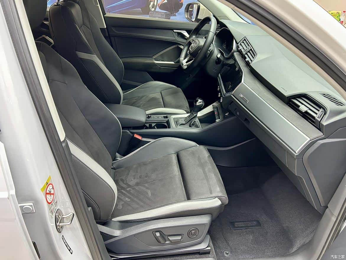 Audi Q3, 2023 11