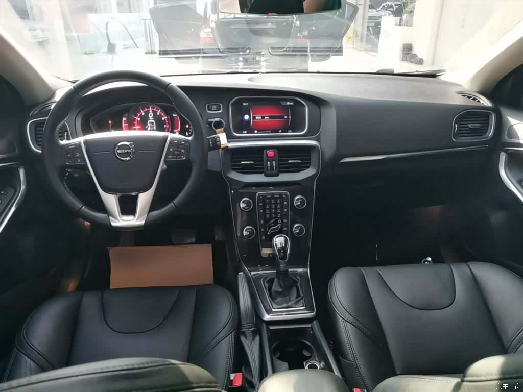 Volvo V40, 2019 10