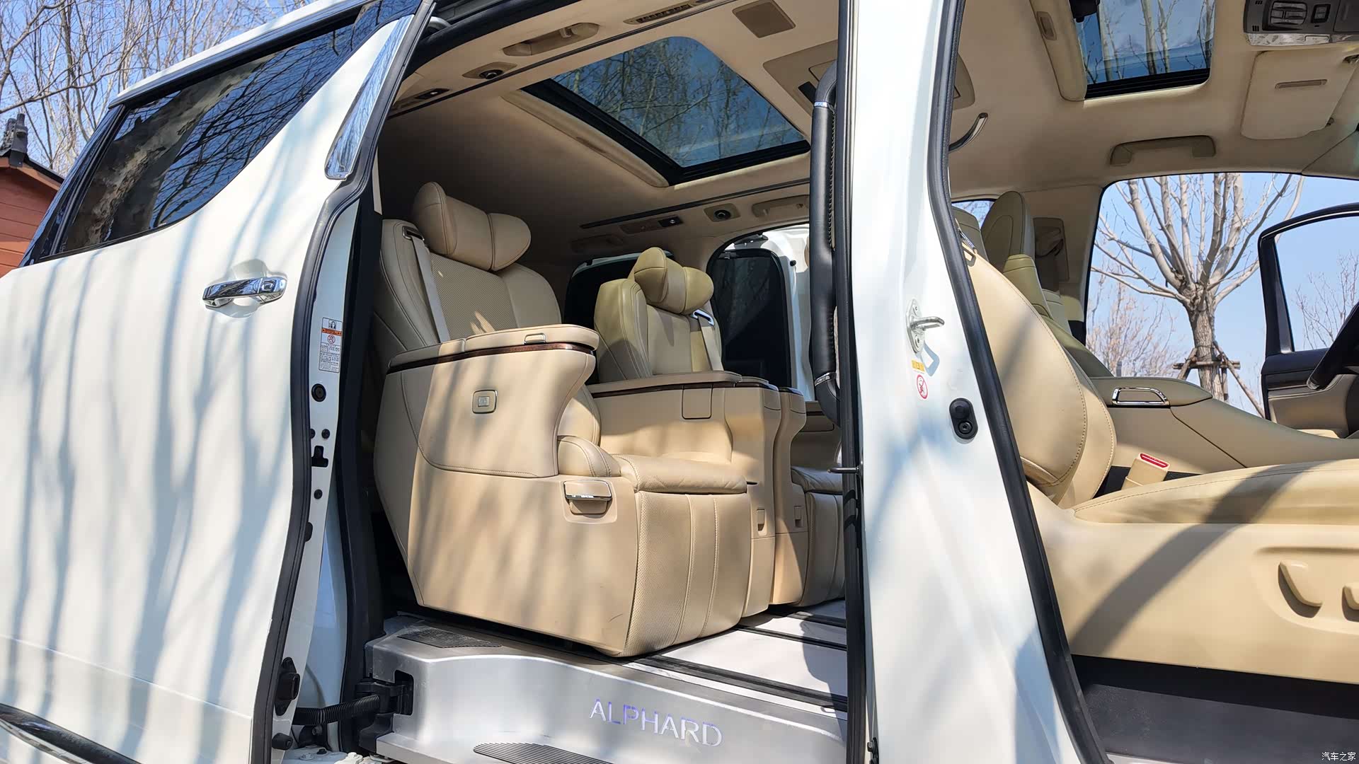 Toyota Alphard, 2017 16