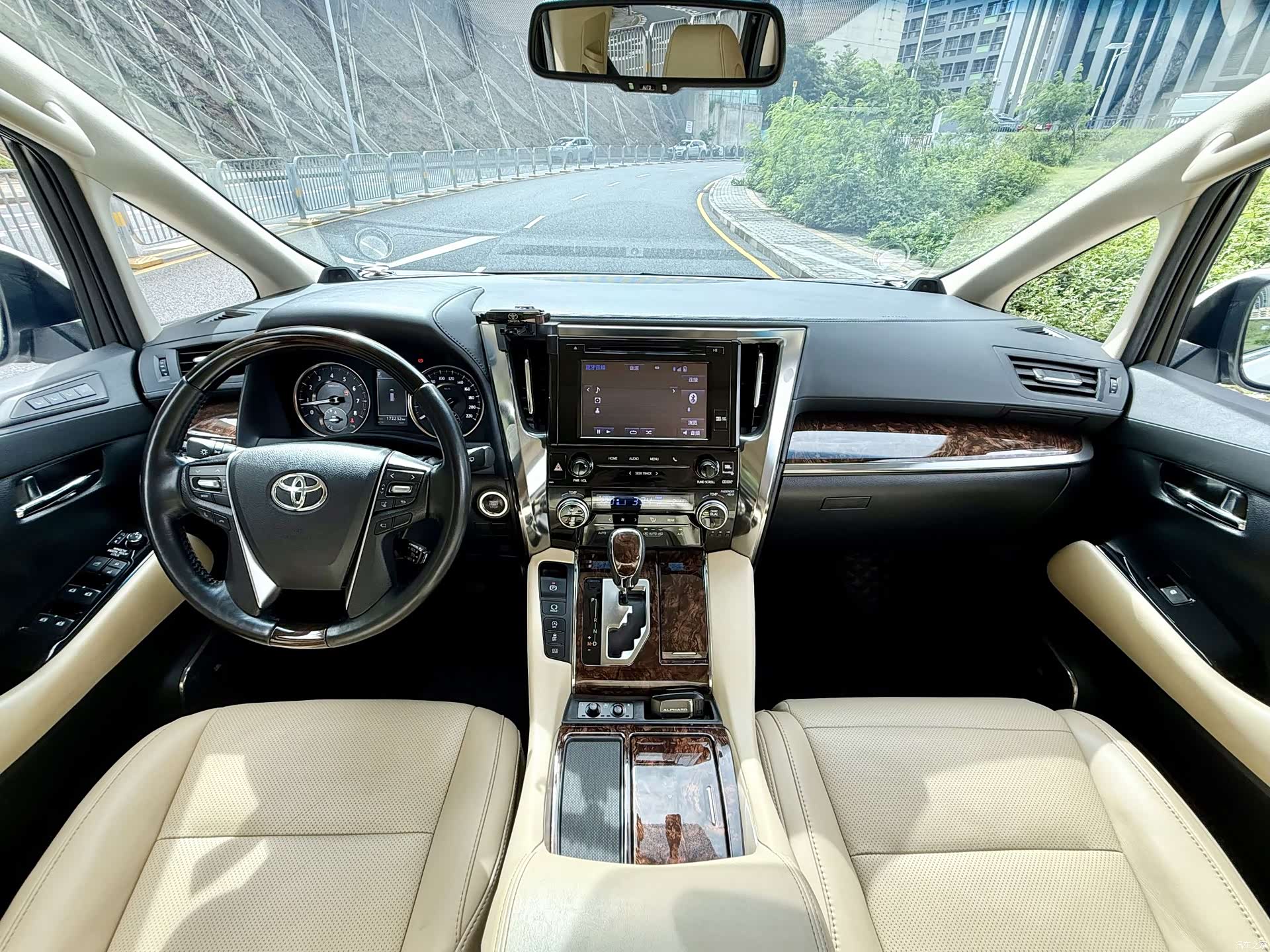 Toyota Alphard, 2019 7