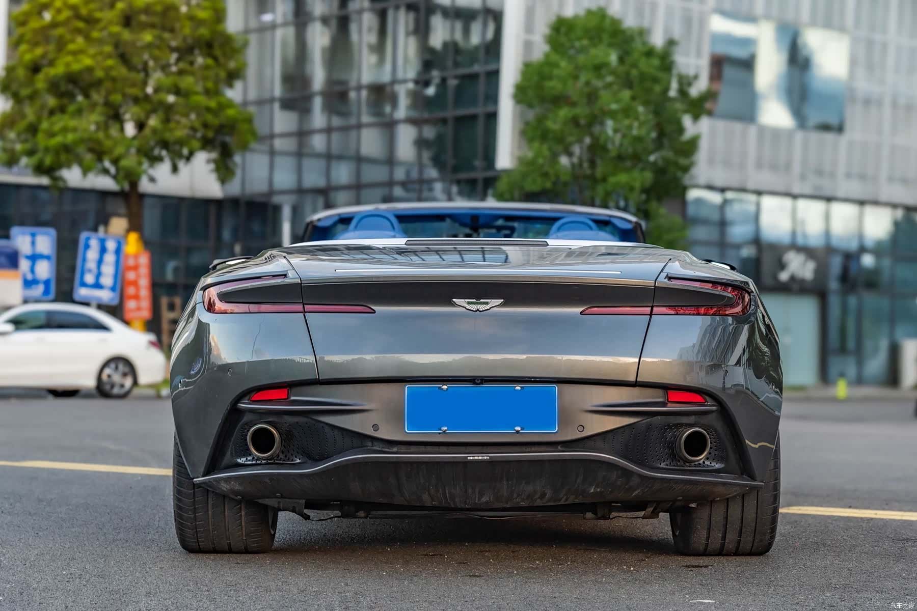 Aston Martin DB11, 2018 все фото