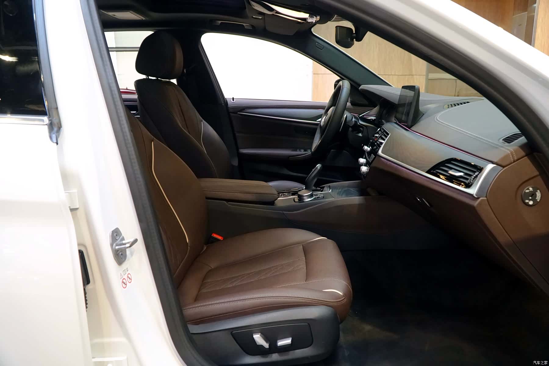 BMW 5 Series, 2023 11